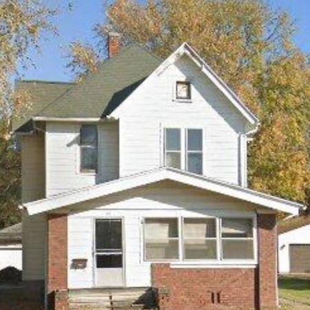 Cool And Affordable Apartment Galesburg Extérieur photo