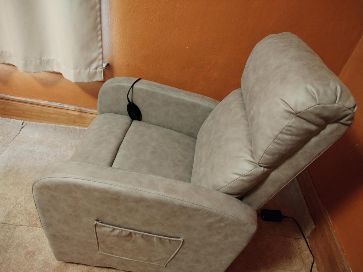 Cool And Affordable Apartment Galesburg Extérieur photo