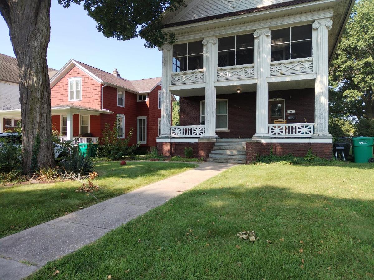 Cool And Affordable Apartment Galesburg Extérieur photo
